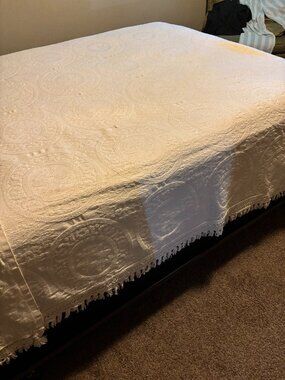 Antique White Matelasse Cotton Twin/Full Bedspread